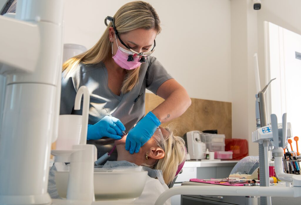 usuwanie zębów batowice, nowa huta, michałowice, mistrzejowice, raciborowice